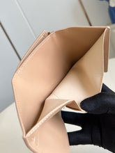 Load image into Gallery viewer, LB1251 Victor Wallet / 4.5 x 3.5 x 1 inches / HIGHEST QUALITY VERSION