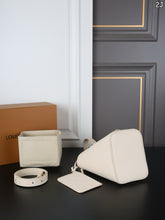 Load image into Gallery viewer, LB1515 LV All In Bucket Bag / 17 x 18 cm