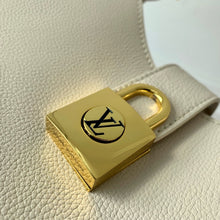 Load image into Gallery viewer, LB1516 LV Low Key Shoulder Bag / HIGHEST QUALITY VERSION / 26 x 18 x 7 cm