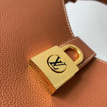 Load image into Gallery viewer, LB1517 LV Low Key Shoulder Bag / HIGHEST QUALITY VERSION / 26 x 18 x 7 cm