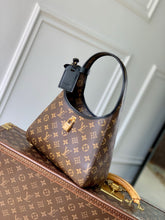 Load image into Gallery viewer, LB1518 LV The Drop PM Hobo / HIGHEST QUALITY VERSION / 28 x 15 x 12 cm