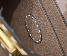 Load image into Gallery viewer, FF274 Peekaboo ISeeU Medium / 13.2x3.9x9.8inch