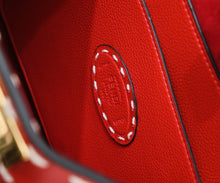 Load image into Gallery viewer, FF277 Peekaboo ISeeU Medium / 13.2x3.9x9.8inch