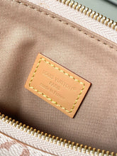 Load image into Gallery viewer, LB1521 LV Multipass Handbag / HIGHEST QUALITY VERSION / 30 x 26 x 10 cm