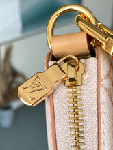 Load image into Gallery viewer, LB1521 LV Multipass Handbag / HIGHEST QUALITY VERSION / 30 x 26 x 10 cm