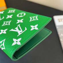 Load image into Gallery viewer, LB970 Passport Cover / 3.9 x 5.5 x 1 inches