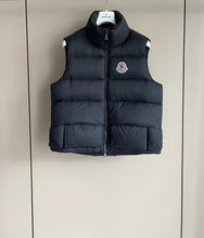 Load image into Gallery viewer, CLTH422 Moncler Short Down Vest / Size0/1/2/3/4