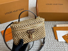 Load image into Gallery viewer, LB1321 Vanity Chain Pouch / 7.5 x 2.6 x 4.5 inches