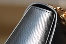 Load image into Gallery viewer, LB1174 Twist MM / 9.1 x 6.7 x 3.7 inches