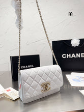 Load image into Gallery viewer, CC759 Wallet on the Chain / 4.8 × 7.5 × 1.4 in