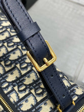 Load image into Gallery viewer, DR539 East-West Hobo Bag / 10.6x3.9x4.3inch / HIGHEST QUALITY VERSION