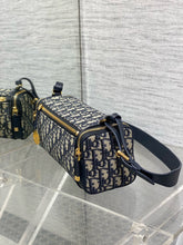 Load image into Gallery viewer, DR539 East-West Hobo Bag / 10.6x3.9x4.3inch / HIGHEST QUALITY VERSION