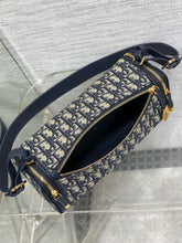 Load image into Gallery viewer, DR539 East-West Hobo Bag / 10.6x3.9x4.3inch / HIGHEST QUALITY VERSION