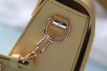 Load image into Gallery viewer, LB1162 Twist West Pochette / 7.5 x 4.1 x 2.6 inches