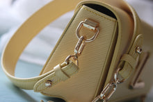 Load image into Gallery viewer, LB1162 Twist West Pochette / 7.5 x 4.1 x 2.6 inches