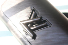 Load image into Gallery viewer, LB1160 Twist West Pochette / 7.5 x 4.1 x 2.6 inches