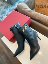 Load image into Gallery viewer, SE1498 VLOGO THE BOLD EDITION CALFSKIN ANKLE BOOT 70MM / Size5-11