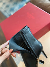 Load image into Gallery viewer, SE1498 VLOGO THE BOLD EDITION CALFSKIN ANKLE BOOT 70MM / Size5-11