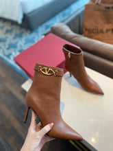 Load image into Gallery viewer, SE1498 VLOGO THE BOLD EDITION CALFSKIN ANKLE BOOT 70MM / Size5-11