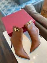 Load image into Gallery viewer, SE1498 VLOGO THE BOLD EDITION CALFSKIN ANKLE BOOT 70MM / Size5-11