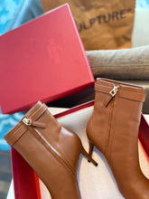 Load image into Gallery viewer, SE1498 VLOGO THE BOLD EDITION CALFSKIN ANKLE BOOT 70MM / Size5-11