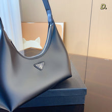 Load image into Gallery viewer, PD222 Leather Shoulder Bag / 9.4x2.4x8.6inch