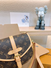 Load image into Gallery viewer, LB975 Saumur BB / 7.9 x 6.3 x 3 inches