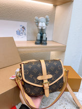 Load image into Gallery viewer, LB975 Saumur BB / 7.9 x 6.3 x 3 inches