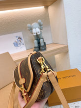 Load image into Gallery viewer, LB975 Saumur BB / 7.9 x 6.3 x 3 inches