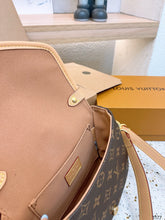 Load image into Gallery viewer, LB975 Saumur BB / 7.9 x 6.3 x 3 inches