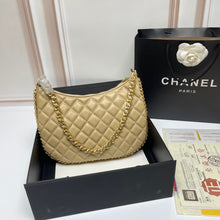 Load image into Gallery viewer, CC840 Large Hobo Bag / 7 × 11.3 × 0.8 in