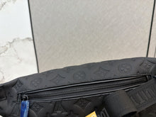 Load image into Gallery viewer, LB1535 LV Discovery Belt Bag / 38 x 18 cm