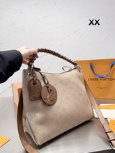 Load image into Gallery viewer, LB797 Beaubourg Hobo MM / 12 x 10.2 x 6.7 inches