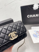 Load image into Gallery viewer, CC759 Wallet on the Chain / 4.8 × 7.5 × 1.4 in