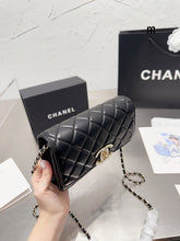 Load image into Gallery viewer, CC759 Wallet on the Chain / 4.8 × 7.5 × 1.4 in