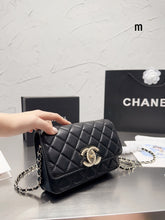 Load image into Gallery viewer, CC759 Wallet on the Chain / 4.8 × 7.5 × 1.4 in