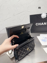 Load image into Gallery viewer, CC759 Wallet on the Chain / 4.8 × 7.5 × 1.4 in