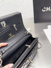 Load image into Gallery viewer, CC759 Wallet on the Chain / 4.8 × 7.5 × 1.4 in