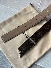 Load image into Gallery viewer, BL212 Pretty LV 30mm Reversible Belt