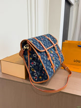 Load image into Gallery viewer, LB1537 LV Jetlag Messenger Bag / 35 x 28 cm