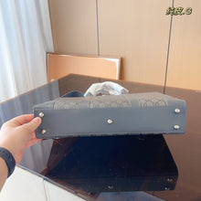 Load image into Gallery viewer, GC553 Ophidia Medium Tote Bag / 14.5X3.5X11inch