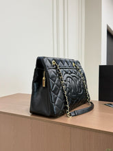 Load image into Gallery viewer, CC1678 CHANEL New Shoulder Tote Bag / 37 x 25 cm