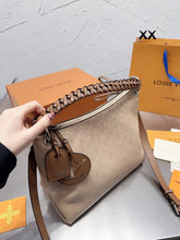 Load image into Gallery viewer, LB797 Beaubourg Hobo MM / 12 x 10.2 x 6.7 inches