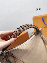 Load image into Gallery viewer, LB797 Beaubourg Hobo MM / 12 x 10.2 x 6.7 inches