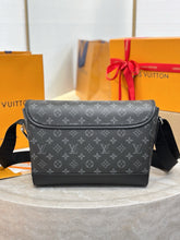 Load image into Gallery viewer, LB1543 LV Courrier Messenger Bag / HIGHEST QUALITY VERSION / 37 x 27 x 12 cm