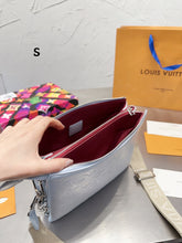 Load image into Gallery viewer, LB798 Coussin MM / 13.4 x 9.4 x 4.7 inches