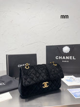 Load image into Gallery viewer, CC844 Classic Handbag / 6 × 9.9 × 2.5 in