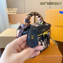 Load image into Gallery viewer, LB802 Vanity PM / 7.5 x 5.1 x 4.3 inches