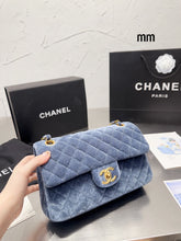 Load image into Gallery viewer, CC844 Classic Handbag / 6 × 9.9 × 2.5 in