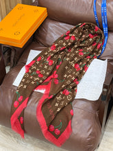 Load image into Gallery viewer, CLTH467 LV x TM Monogram Cerise Square 90 / 35.4 x 35.4 inches